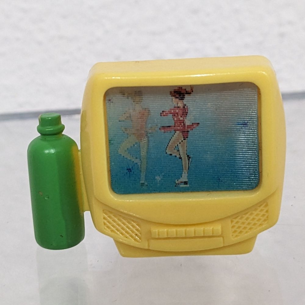 Fisher Price Loving Family Dollhouse Yellow TV Ice Skater Image Green Bottle
